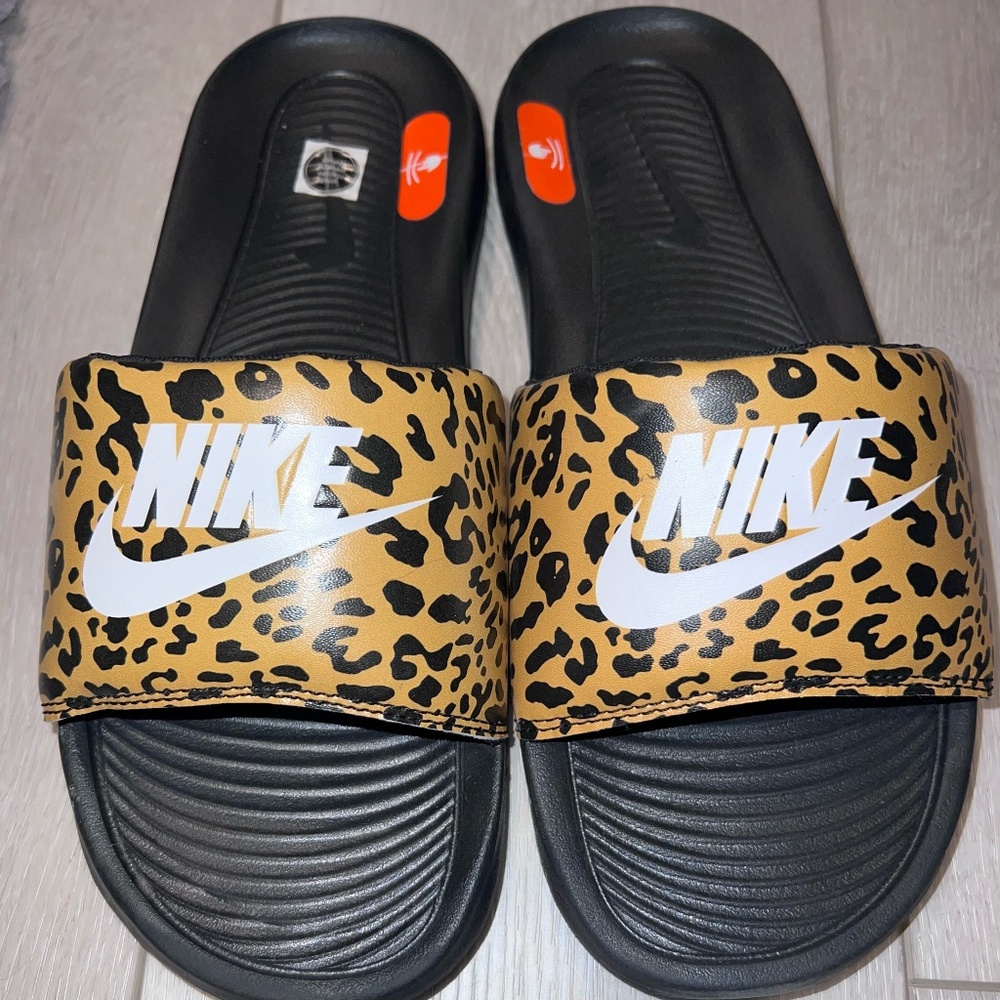 Nike Victori One Leopard Slides - NEW - Size 9